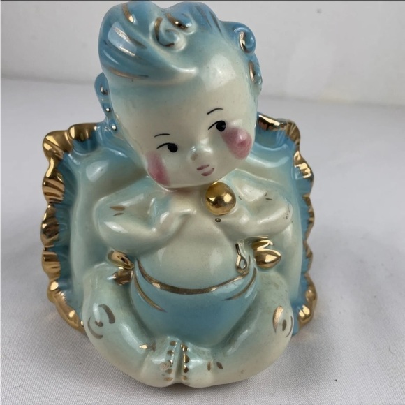 Vintage Hull Pottery Blue
Baby Boy Planter #92 USA Gold tri - Picture 2 of 4